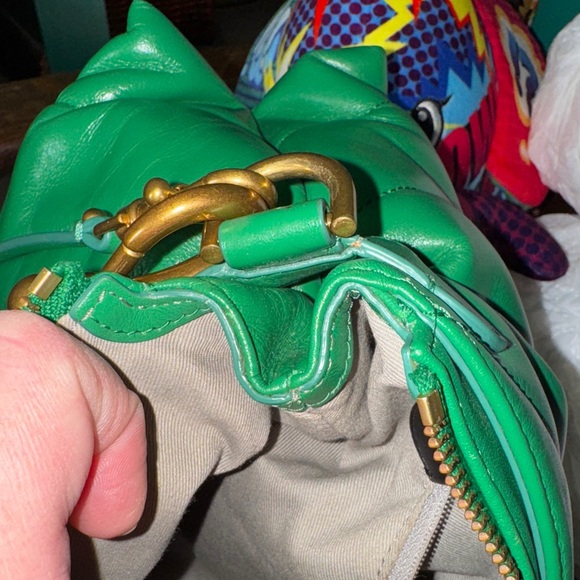 💚🤮🐸🦖Rebecca Minkoff Green Shoulder Bag with Gold Chain - Picture 15 of 16